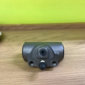 New NAPA Rear Wheel Cylinder Assembly 37290 - Picture 1 of 3
