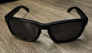 Blenders Black Tundra Sunglasses Full Rim Polarized Smoke Lens Bubble In Tint - Picture 1 of 16