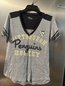 Camiseta grande de hockey para mujer Pittsburgh Penguins cuello en V manga corta - Imagen 1 de 6