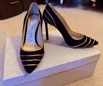Bomba de tacón negro Jummy Choo con rayas doradas, talla 34, incluye caja + bolsa para el polvo Foto 1 de 4