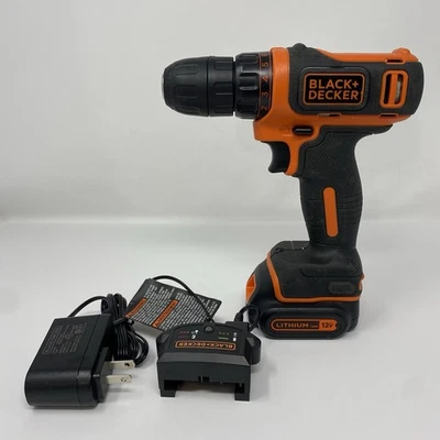 Taladro de iones de litio Black + Decker 12V BDCDD12 con batería y cargador de 1,5 Ah Foto 1 de 4
