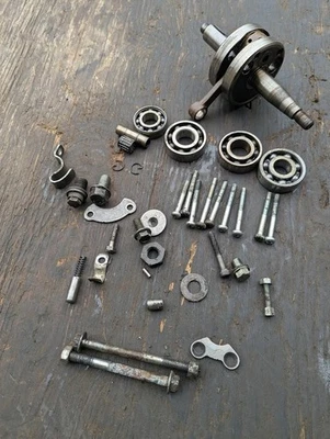 1979 YAMAHA GT80 CRANKSHAFT CRANK SHAFT CASE TO CASE BOLTS DRAIN PLUG ++ - Image 1 of 4