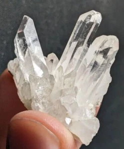 Natürlicher schöner klarer Quarz Cluster mit Matrix Exemplar. Top Glanz - Bild 1 von 8