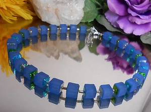 AUSGEFALLENES Würfel Collier Blau mit HOLOGRAMM Quadraten in Türkis Grün Silber  - Bild 1 von 6