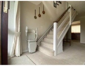 Stannah Stairlift Straight 600 Model Fully Fitted 12 Months Warranty - Picture 1 of 8