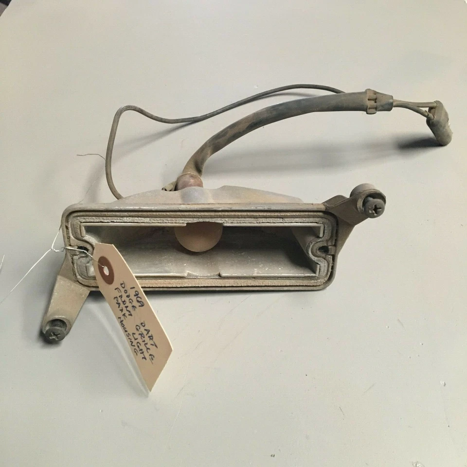 MOPAR 1969 Dodge Dart Front Grille Park Light Housing Foto 1 de 1