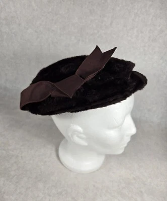 ¿Piel sintética vintage? Sombrero pastillero duquesa con arco Italia Marshall Field & Company  Foto 1 de 4