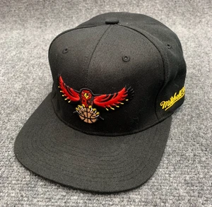 Cappello berretto Mitchell & Ness Atlanta Hawks Snapback Trae Young #11 Blockhead Spellout - Foto 1 di 6