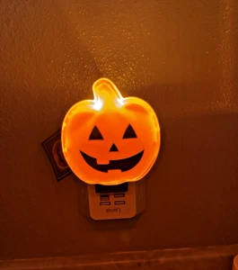 Bath & Body Works HALLOWEEN NEON PUMPKIN Jack o Lantern Wallflower Plug In - Picture 1 of 4