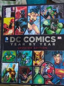 DC Comic Año a Año Actualizado 2014 Edición Tapa Dura DK Publishing  - Imagen 1 de 3