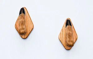 Taxidermy Deer Hoof Foot Feet Gun Rack on Oak Plaques - Picture 1 of 3