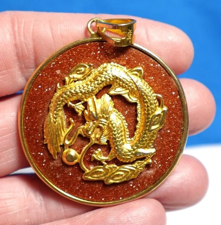 GOLD GOLD STONE LARGE ORIENTAL PENDANT DRAGON & CHARACTERS 1 1/2 INCHES - Image 1 of 2