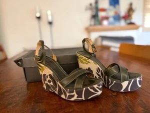 BCBG Maxazria Women's Shoes Platform Heels Green Size 7 Amazon - Picture 1 of 13