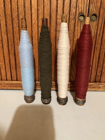 Vintage Lot 4 Wood Thread Spools Industrial Textile Bobbin Spindles with Yarn D3 Cover