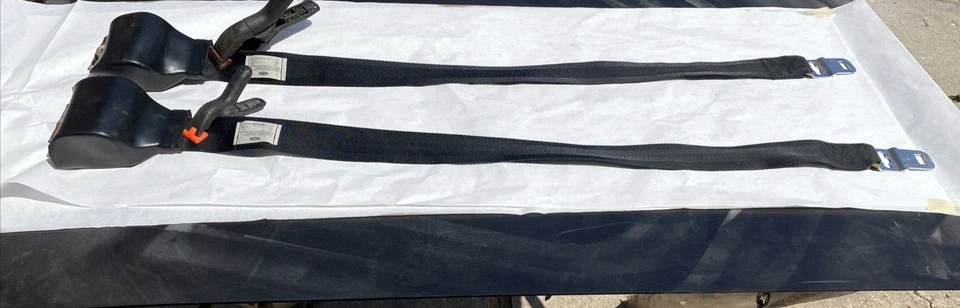 Ford Mustang Torino GT 1970 1971 negro cinturones de seguridad retráctiles delanteros izquierdo y derecho Foto 1 de 4