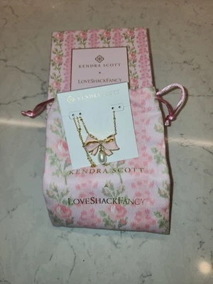 Nuevo con etiquetas Collar Kendra Scott x LoveShackFancy Perla Gota Rosa Lazo Oro Dije  Foto 1 de 4