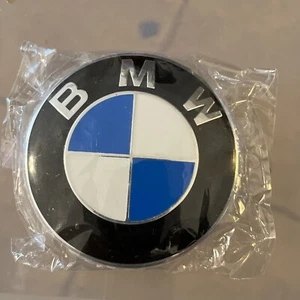 BMW Emblem Badge 2.875 inch 8132375 103334-10 PA6-GF15-AL 8132375 - Picture 1 of 2