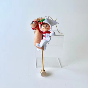 2010 Annalee child in pajamas on stick horse christmas ornament - Picture 1 of 5