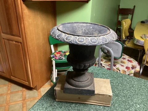 Vintage Garden Cast Iron Planter Urn Indoor Out Door Cover