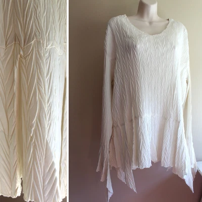 Туника женская Fairy Boho Plus 1X 2X кремовая гофрированная с расширяющимся рукавом с V-образным вырезом Milano - Изображение 1 из 4