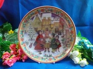 LOVELY CHRISTMAS THEME PLATE - BONNA'E PORCELAIN COLLECTION CHINA - EXC # 095 - Picture 1 of 10