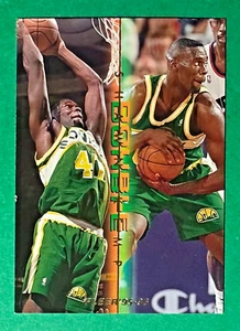 Fleer 1995 dobles dobles Shawn Kemp #6 Seattle SuperSonics (8x AS/3x All-NBA) - Imagen 1 de 2