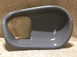 FORD F4ZB-63228-AGW MUSTANG 1994-1998 RH INTERIOR GREY DOOR HANDLE CUP trim  - Picture 1 of 2