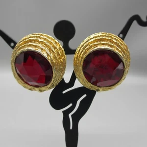 Vintage 80s Earrings Mogul Bold Red Gold Tone Clip On - Picture 1 of 19