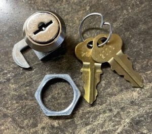 Chicago Cabinet Lock With 2 Keys - NEW - Picture 1 of 7
