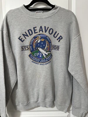 Винтажная толстовка Endeavour STD 108 Kennedy Space Center UF-1 с круглым вырезом - Изображение 1 из 4