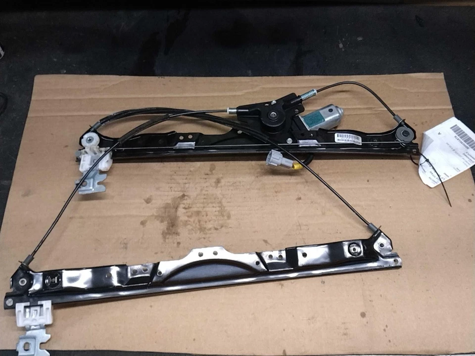 2015 Nissan Titan Left Window Regulator Black OEM Used 92K Miles Foto 1 de 4