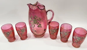 Set brocca e 5 bicchieri vintage in vetro mirtillo dipinti a mano bordo oro floreale - Foto 1 di 17