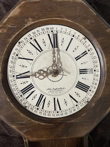 Vintage New England Clock Bristol Conn Clock works  fine.needs restoration Cover