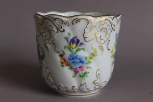 Potschappel Dresden Cachepot Übertopf Bunte Blumen Rocaillen Golddekor 9,5cm (B) - Picture 1 of 7