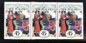 1993 New Zealand in the 1930s Women's Fashion - Strip of 3 - 45c Stamp U/VF/NH - Picture 1 of 5