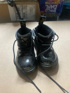 Dr. Martens 1460 Kleinkind Jugend Größe 4 Schuhe schwarz Lackleder Kampfstiefel Reißverschluss - Bild 1 von 9