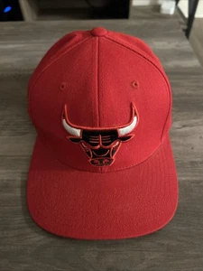 CHICAGO BULLS Adjustable Hat MITCHELL & NESS NBA Sweet Suede Snapback Red NEW - Picture 1 of 2