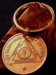 Alcoholics Anonymous AA 5 Year Keychain Bronze medallion Coin Sober Token Chip - Picture 1 of 6