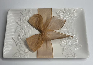Plato para servir Hallmark dimensional hojas de roble regalo crema porcelana - Imagen 1 de 6