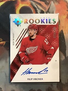 2018-19 Upper Deck Ultimate Rookies Filip Hronek en tarjeta automática 029/299 RC casi nuevo - Imagen 1 de 2