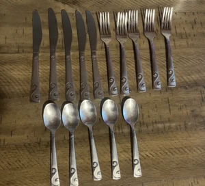 Cambridge Silverware 15 Matching Pieces Forks Knifes Spoons Sandscripts - Afbeelding 1 van 5