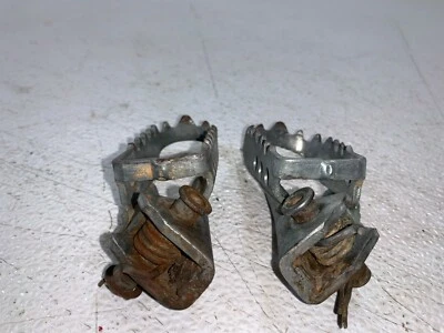 2001 92-06 YAMAHA YZ80 OEM FOOT PEGS FOOTREST STEP ARM PEDAL LEFT RIGHT - Image 1 of 4