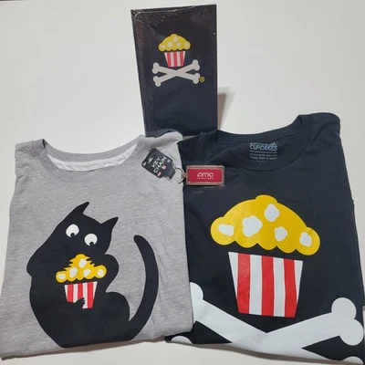 Paquete (2) camisetas XL + cuaderno + llavero Johnny Cupcakes & AMC Theatres Foto 1 de 4