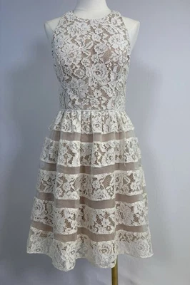 Vestido de encaje blanco AQUA sin mangas en capas fiesta cóctel talla 6 Foto 1 de 4