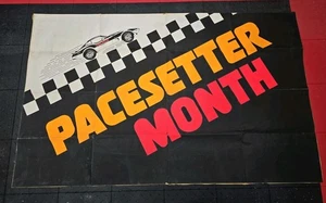 Raro De Colección Auténtico 1978 Corvette Chevy Distribuidor Banner Indy 500 Pace Car 72" x 43" - Imagen 1 de 5