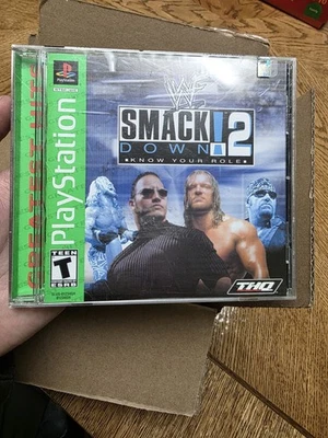 WWF SmackDown 2: Conoce tu rol - Sony PlayStation PS1 - NUEVO Etiqueta Verde LEER Foto 1 de 4