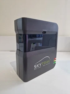 Skytrak Golf Simulator Launch Monitor mit Schutzhülle aus Metall - Bild 1 von 13