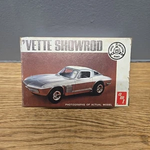 AMT 1/43 Scale 1964 Vette Showrod Corvette Snap Together Model Kit - Picture 1 of 5