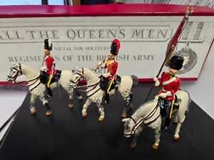 SET OF 3 THE QUEENS MEN GUIDON PARTY HORSE SOLDIERS - Picture 1 of 5
