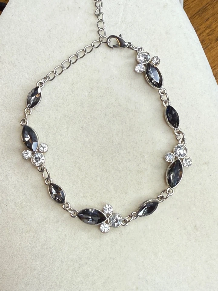 Elegante Pulsera Cristal Tono Plata - Piedras Marquesa Ahumadas y Redonda Transparente Foto 1 de 4